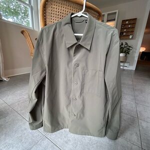 Uniqlo green overshirt / lightweight jacket (size large)